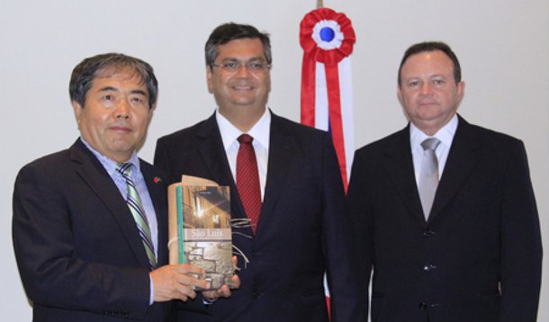 O cônsul da China para o Nordeste Wang Xian e os vice-cônsules, Zhang Xiangyan e Zhang Re, estiveram com o governador do Maranhão, Flávio Dino, e o vice-governador, Carlos Brandão, para conhecer as possibilidades de investimentos no Maranhão; a China, hoje, é o principal parceiro comercial do Brasil e o Maranhão também possui canais abertos de relacionamento com os chineses em caráter comercial, como no caso dos ciclos do ferro e da soja; “Nós abrimos um caminho que tenho certeza que vai trazer bons frutos para o nosso estado, visando a nossa meta que é melhorar a vida dos maranhenses", disse Flávio Dino
 