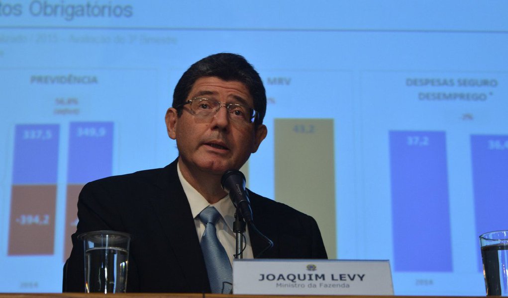Ministro da Fazenda disse nesta terça-feira, 28, que o Brasil passa por momentos de transformação, em que é preciso encontrar caminhos para evitar a crise; "A turbulência é passageira e acredito que a economia vai retomar o caminho de crescimento. É um processo que tem momentos mais difíceis, mas que chegará a um termo"; segundo Joaquim Levy, o processo de ajuste está avançando dentro do padrão normal; "Empresas têm se adaptado, algumas já têm condições de voltar a crescer"