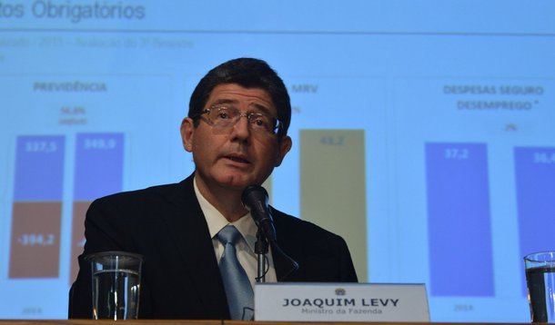 Ministro da Fazenda disse nesta terça-feira, 28, que o Brasil passa por momentos de transformação, em que é preciso encontrar caminhos para evitar a crise; "A turbulência é passageira e acredito que a economia vai retomar o caminho de crescimento. É um processo que tem momentos mais difíceis, mas que chegará a um termo"; segundo Joaquim Levy, o processo de ajuste está avançando dentro do padrão normal; "Empresas têm se adaptado, algumas já têm condições de voltar a crescer"