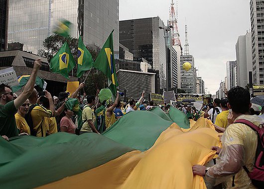O que assistimos ontem, respeitável público, foi um show de pirraça da elite descontente com a nova realidade social do país, tendo as ruas como picadeiro