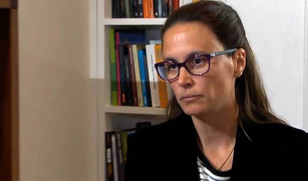 A Justiça Federal negou o pedido da Câmara dos Deputados para que a advogada Beatriz Catta Preta explique as declarações, dadas em entrevista ao “Jornal Nacional”, da TV Globo, de que foi ameaçada e intimidada por integrantes da CPI da Petrobras; o juiz José Tarcísio Januário, da 2ª Vara Federal em Barueri, justificou, em sua decisão, que a “Câmara não tem legitimidade para reivindicar direito alheio” e disse ainda que o presidente da CPI e o presidente da Câmara, caso queiram, devem fazer pedido de esclarecimentos nos próprios nomes