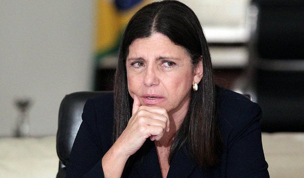 A secretaria de Transparência e Controle concluiu a auditoria relativa a fraude praticada no Portal da Transparência na administração da ex-governadora Roseana Sarney (PMDB); o relatório será encaminhado à Procuradoria Geral de Justiça, Procuradoria Geral do Estado e Secretaria de Segurança para tomada de providências; por conta da conclusão do procedimento investigativo, a Polícia Civil deverá convocar a ex-governadora Roseana e os secretários Bernardo Bringel e Fábio Gondim para prestarem os devidos esclarecimentos sobre a fraude que ocultava atos do governo passado no Portal