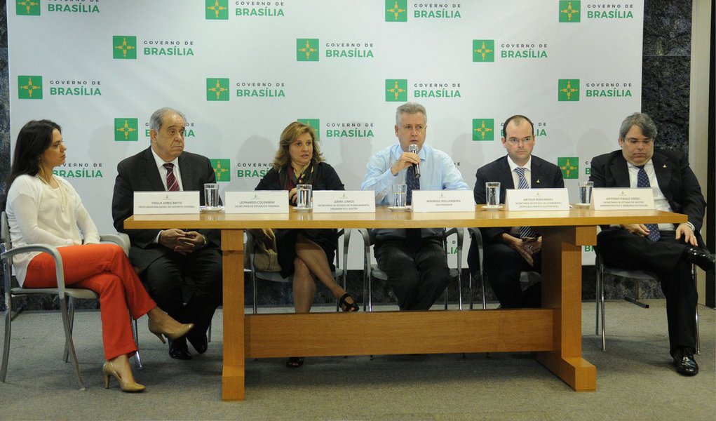 Equipamentos públicos de Brasília carentes de cuidados serão revitalizados em breve; o governo de Brasília apresentou o decreto que define as regras para que empresas administrem empreendimentos do Estado; isso poderá ocorrer em forma de PPP, concessão, permissão ou arrendamento por tempo determinado em contrato; Executivo diz que tem como objetivo romper com a burocracia que cerca a elaboração de projetos no setor público e não ter ônus com a confecção desses estudos; focando em temas como Saúde, Educação e Segurança