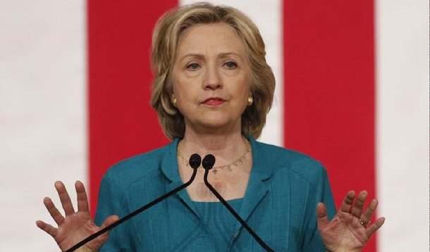 A pré-candidata presidencial democrata Hillary Clinton pediu nesta sexta-feira que o Congresso dos Estados Unidos ponha fim ao longevo embargo econômico de seu país a Cuba, e disse que tornaria mais fácil para os norte-americanos viajarem à ilha comunista se fosse presidente; “O embargo cubano precisa acabar de uma vez por todas”, afirmou 