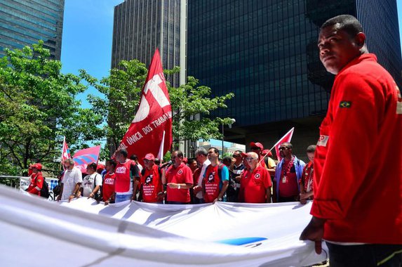 Chegou a hora de mais mobilizações na defesa da democracia do Brasil e da Petrobras