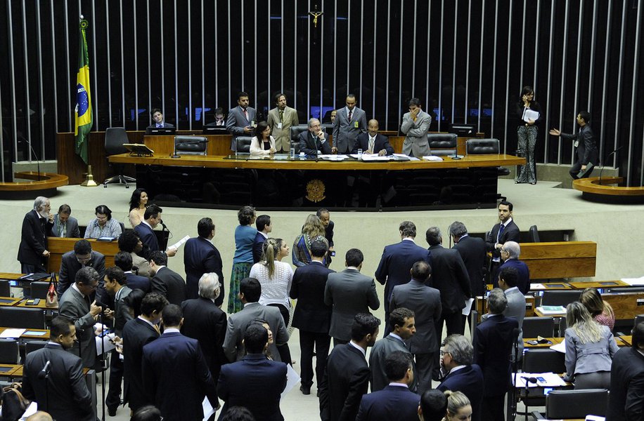 A suposta eficiência destes primeiros meses de 2015 está sendo implementada com alto custo democrático ao país, tendo como objetivo viabilizar uma agenda de retrocessos em direitos