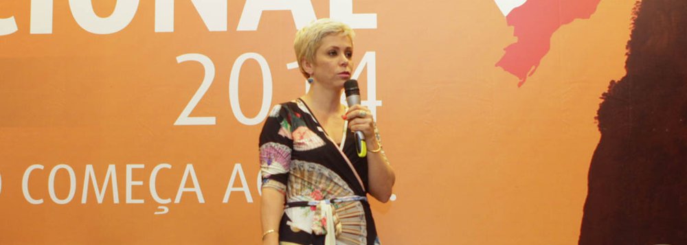 Deputada federal eleita, a vereadora carioca Cristiane Brasil foi escolhida presidente nacional do PTB; em sua primeira entrevista como líder do partido, a filha de Roberto Jefferson deixa claro seu alvo: o PT; ela acusa o partido de idealizar e comandar o esquema de corrupção na Petrobras; "Esse esquema foi criado para financiar o projeto de poder do PT. Eles escolheram a Petrobras para fazer dali o caixa de arrecadação e se perpetuar no poder. É o maior escândalo de corrupção da história do Brasil. Muito maior do que o mensalão"