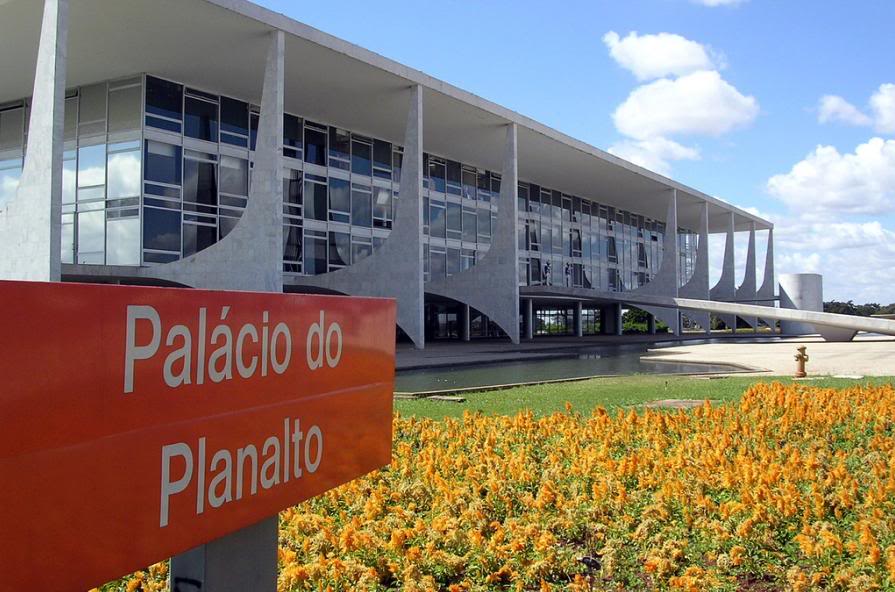 A reportagem do "Estadão" deve servir de alerta ao Palácio do Planalto para o panorama que se desenha no país. Afinal, cautela e caldo de galinha nunca fizeram mal a ninguém