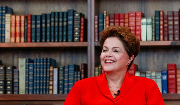 Conversas serão transmitidas ao vivo na noite desta segunda-feira 27, no Jornal da Record, a partir das 20h, e no Jornal Nacional, da TV Globo, a partir das 20h30; presidente Dilma Rousseff também pretende conversar com jornalistas de grandes jornais ao longo da semana