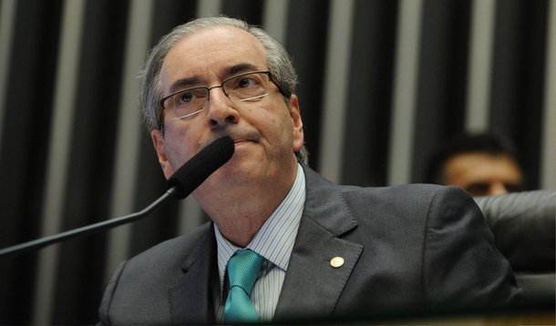 A Câmara dos Deputados pode aprovar nesta quarta (15) a indicação para o Conselho Nacional do Ministério Público de um advogado que representa e representou o presidente da Câmara, Eduardo Cunha (PMDB-RJ), em vários processos na Justiça; Gustavo do Vale Rocha é por enquanto candidato único à vaga, indicado pelo bloco partidário liderado pelo PMDB, além do PSC; o conselho, composto por 14 integrantes, é presidido pelo procurador-geral da República, Rodrigo Janot, a quem Cunha já fez críticas públicas
