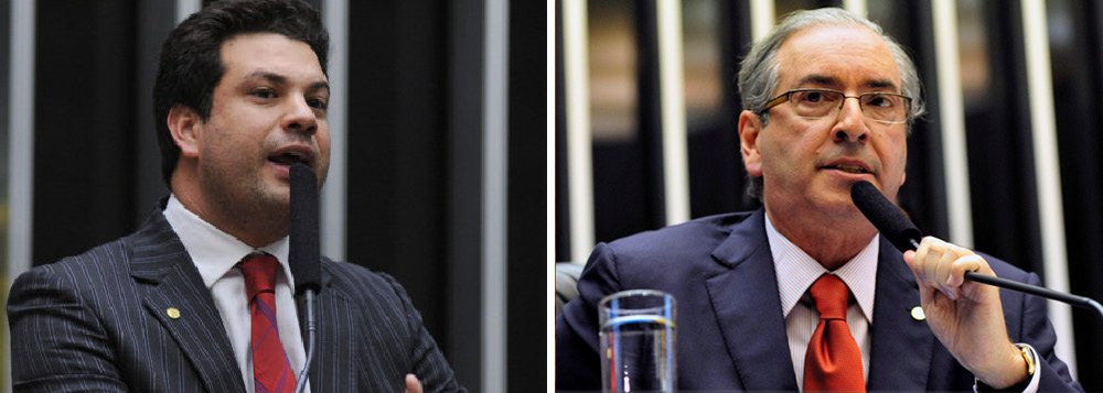 "Todos temos total confiança e solidariedade com o deputado Eduardo Cunha. Confiança está que também possui a bancada do PMDB na Câmara", escreveu, no Twitter, o líder do partido na Casa, em resposta a uma nota da coluna Radar que diz que os caciques do PMDB no Rio "têm sido duros" com o presidente da Câmara; todos teriam criticado sua atitude de romper com o governo e "comprar briga" com Janot, STF e Sérgio Moro