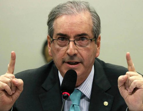 Aproveitando-se do tumulto, vozes reacionárias pregam saídas por fora da legalidade constitucional, verberando um senso comum de um salvador para a situação, de uma comissão suprapartidária