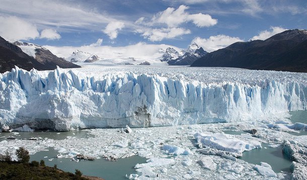 Em todos o mundo os glaciares estão derretendo. É um dos efeitos mais evidentes do aquecimento global: a prova irrefutável de que o fenômeno é bem real. Uma exposição em Roma confronta a situação atual com aquela que existia algumas décadas atrás.