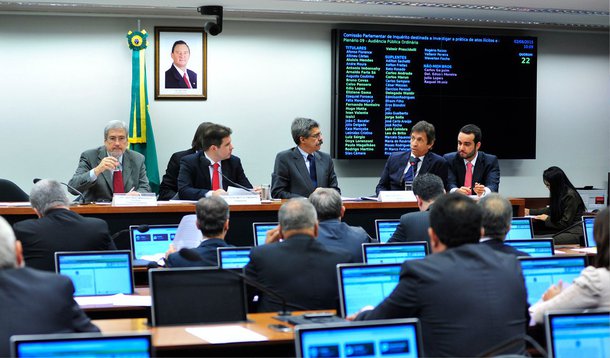 A dispensa dos executivos Sérgio Cunha Mendes, vice-presidente da Construtora Mendes Júnior, e Dario Queiroz Galvão Filho, presidente da Galvão Engenharia, causou polêmica entre os deputados