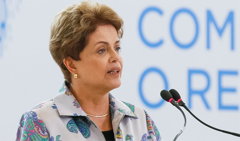 A presidente Dilma Rousseff afirmou em entrevista levada ao ar nesta quarta (8) pelo canal em espanhol da emissora norte-americana CNN que tem "certeza" de que sua campanha eleitoral não recebeu dinheiro do esquema de corrupção na Petrobras, investigado pela Operação Lava Jato; Dilma foi questionada sobre se parte do dinheiro da corrupção não financiou sua campanha eleitoral; "Tenho certeza que não", respondeu; "Estou segura de que minha campanha não tem dinheiro de suborno", declarou; segundo a presidente, todas as contas da campanha eleitoral dela foram "auditadas" e "aprovadas"