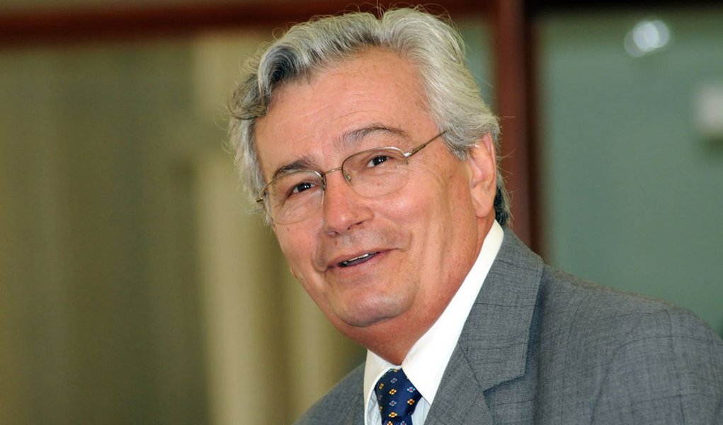 Num mandato tampão de apenas de 20 dias, o governador do Maranhão Arnaldo Melo (PMDB), que assumiu o governo após a renúncia de Roseana Sarney (PMDB) tem cumprido agenda de campanha; em 15 dias, visitou 11 municípios de realizou despesas que ultrapassam R$ 60 milhões; maior parte dos gastos refere-se a transferências a municípios