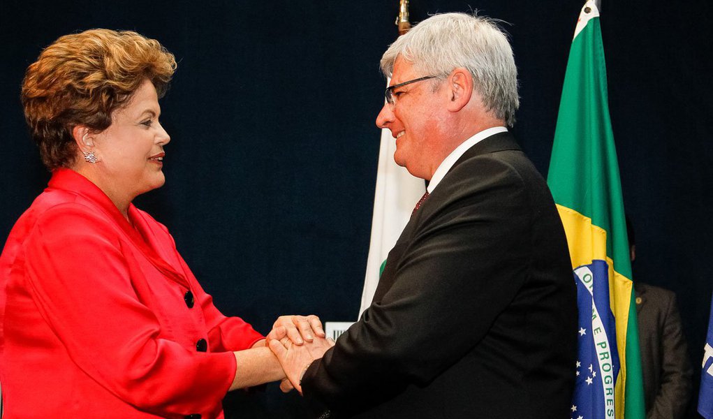 Rodrigo Janot foi o mais votado pela categoria, segundo a lista tríplice, com 799 votos, seguido de Mário Bonsaglia, com 462 votos, e demonstrou força à frente das investigações do Ministério Público na Lava Jato; a hostilidade contra ele no Legislativo cresceu com a Operação Politeia, que realizou buscas e apreensões em imóveis de três senadores