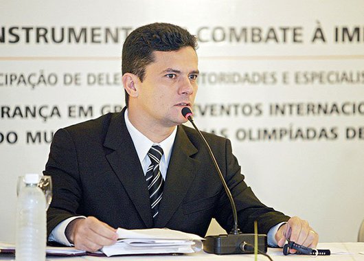 É inacreditável que o juiz Sergio Moro tenha usado o simples esforço dos advogados para falar com o ministro da Justiça, e sem informação de que este tenha feito coisa alguma para seus clientes, para justificar a continuidade da prisão preventiva