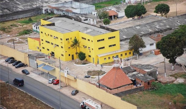 Balanço apresentado pela Secretaria de Segurança Pública aponta redução de 7% no índice de homicídios nos seis primeiros meses deste ano comparado ao mesmo período do ano passado; o Complexo Penitenciário de Pedrinhas teve queda de 67,44% nas ocorrências de fugas no primeiro semestre deste ano, em comparação com o mesmo período de 2014; o número de mortes no complexo caiu mais da metade em 6 meses, para exatos 60%, comparado a 2014