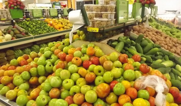 Índice de Preços ao Consumidor - Classe 1 (IPC-C1), que mede a inflação para famílias com renda até 2,5 salários mínimos, ficou em 1,64% em março deste ano, taxa superior ao índice de 0,83% do mês anterior, isegundo a Fundação Getulio Vargas (FGV); taxa também é superior ao Índice de Preços ao Consumidor – Brasil (IPC-BR), que mede a inflação para todas as faixas de renda e ficou em 1,41%