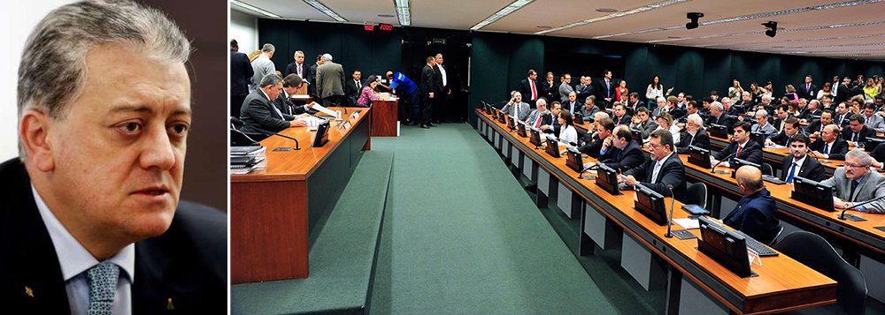 Deputados que integram a CPI da Petrobras estão na sede da companhia, no Rio de Janeiro, em uma visita técnica nesta segunda-feira; parlamentares pretendem questionar o presidente da estatal, Aldemir Bendine, sobre o processo decisório na contratação de aditivos e na compra de venda de ativos, a fim de se obter uma confirmação de que o Conselho de Administração, que foi presidido por Dilma, tem responsabilidade nas perdas