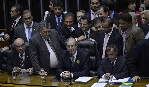 "Estamos aqui para ser o presidente e não somente daqueles que votaram no nosso nome. As disputas se encerram na apuração e todos somos deputados iguais", disse o deputado Eduardo Cunha (PMDB-RJ), eleito presidente da Câmara dos Deputados neste domingo; "Nunca em nenhum momento nós falamos que seríamos oposição e também falamos que não seremos submissos e não seremos submissos"; "Não há de nossa parte nenhum jugo de retaliação", garantiu
