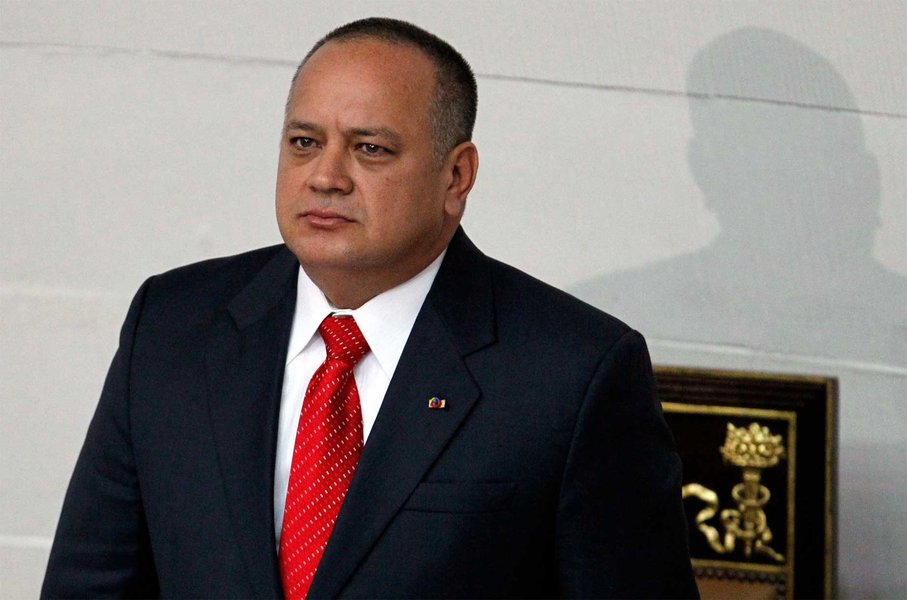 O presidente da Assembleia Nacional da Venezuela, o governista Diosdado Cabello, anunciou que abrirá processos na Espanha e nos Estados Unidos contra jornais que o vincularam com o narcotráfico; "Não é possível que a imprensa faça isso, que desqualifique alguém sem apresentar nenhuma prova", afirmou Cabello, durante em entrevista a TVs locais; "Irei até o fim com este processo [...]. Não farei concessões", acrescentou