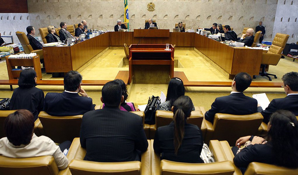 Também está na pauta, a concessão do pedido de prisão domiciliar ao ex-ministro da Casa Civil José Dirceu; a pressão pela indicação do sucessor do ministro aposentado Joaquim Barbosa, pela presidenta reeleita Dilma Rousseff (PT), é outro ponto que volta a ganhar força; na quarta-feira (5), o plenário da Corte deve retomar o julgamento sobre a possibilidade de trabalhadores se "desaposentarem"