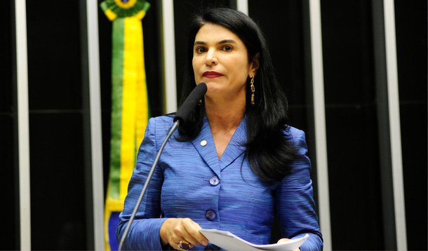 A Comissão de Integração Nacional, Desenvolvimento Regional e da Amazônia da Câmara dos Deputados aprovou projeto de lei do deputado André Fufuca (PEN-MA) que institui uma zona franca para o livre comércio de importação e exportação no município maranhense de Rosário; o projeto recebeu parecer favorável da relatora, deputada Simone Morgado (PMDB-PA); segundo ela, a instalação da área comercial poderá estimular a região no entorno do município, que fica a 80 km de São Luís
 
 
 
 