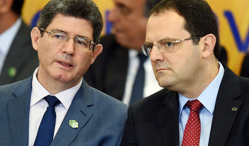 Ministro do Planejamento, Nelson Barbosa reafirma que não houve divergência com o ministro da Fazenda, Joaquim Levy, em relação à redução da meta de superávit primário de 1,13% do PIB para 0,15% do PIB, nem perda de prestígio de Levy junto à presidente Dilma Rousseff: "A realidade foi convidada para as reuniões e se impôs", diz; segundo ele, a mudança "ajuda a economia brasileira a crescer mais rapidamente"; "Sem crescimento, não há como sustentar nem mesmo o equilíbrio fiscal", afirma