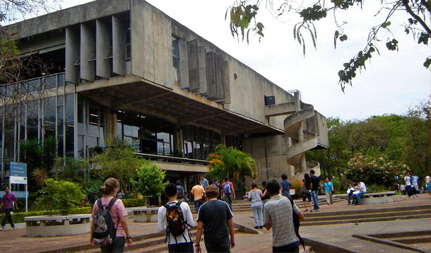 Comissão Anísio Teixeira de Memória e Verdade da Universidade de Brasília (UnB) recomendou que as informações e subsídios coletados pelo grupo sejam encaminhadas ao MPF para que seja feita a apuração e, sendo o caso, a responsabilização criminal e civil dos agentes e responsáveis pelas violações de direitos humanos, cometidas durante a ditadura militar (1964-85) no Brasil; criada em agosto de 2012, a comissão apresentou seu relatório de atividades, que ficará disponível na internet para receber sugestões até o dia 22 de maio