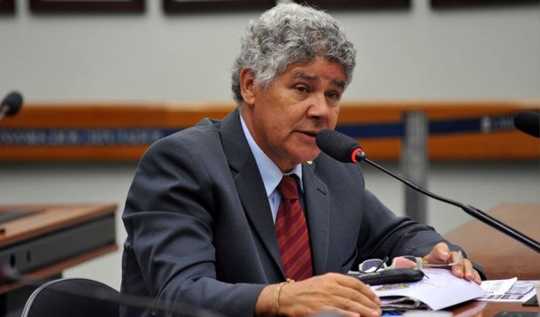 De acordo com o partido, a candidatura do deputado "representa uma reação ao discurso de negação da política e à necessidade de que o Legislativo - constituído, predominantemente, por despachantes do grande capital que vertebra o sistema político - se abra aos clamores da população"