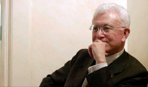 No comando da Secretaria de Assuntos Estratégicos, filósofo Mangabeira Unger, afirma que o novo modelo da economia precisa ter como centro a produção e a oferta: "Há grande diferença entre democratizar a economia do lado da demanda e do lado da oferta. A da demanda se pode fazer com dinheiro. A da oferta exige inovação estrutural, que raramente fizemos em nossa história"