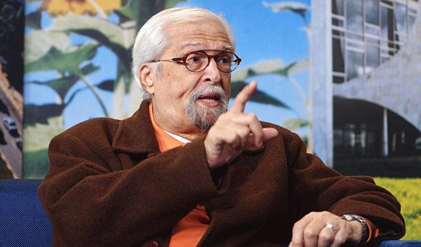 Projeto Sergio Britto Memórias foi lançado no início da noite de hoje (22), na Casa de Cultura Laura Alvim, em Ipanema, zona sul do Rio; projeto de iniciativa da família do ator e diretor possibilitou a digitalização de milhares de fotos, manuscritos, matérias de jornais, programas de espetáculos e coleções de vídeos e DVDs sobre a memória do teatro e da televisão no Brasil; acervo estará disponível para o público a partir de amanhã (23) – parte na internet e parte em um espaço cultural da cidade do Rio de Janeiro