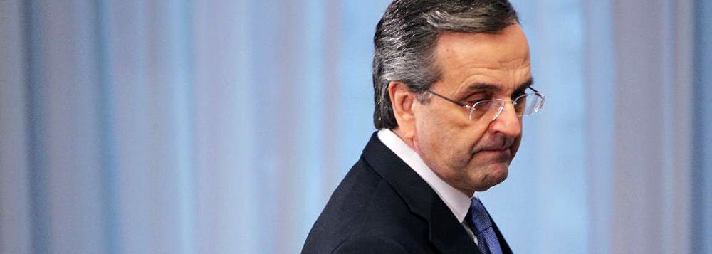 O líder do principal partido da oposição grega, Antonis Samaras, pediu demissão no mesmo dia em que a maioria dos gregos rejeitou, em referendo, as medidas de austeridades propostas por credores internacionais; "Compreendo que nosso grande partido precisa de um novo começo. Demito-me hoje da liderança do Nova Democracia e peço a Evangelos Meimarakis para assumir provisoriamente a presidência", disse, em breve aparição transmitida pela televisão
 