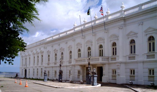 O percentual, assegurado pelo prefeito Edivaldo Holanda Jr. (PSC) será pago retroativo a primeiro de fevereiro e implantado já no contracheque de abril, devendo estar na conta do servidor no final do mês; o aumento alcança os agentes comunitários de Saúde e de Endemias e os servidores da Coliseu; "Nosso empenho é em direção à valorização do servidor público municipal", disse