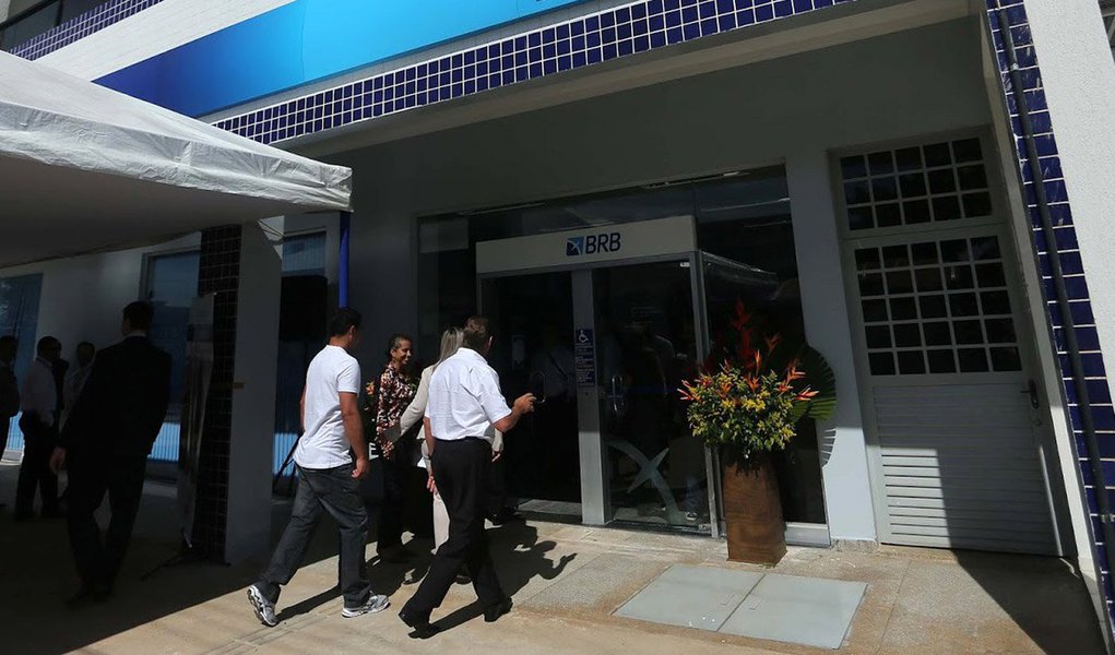 O Banco de Brasília (BRB) investiu cerca de R$ 200 milhões em projetos para renovação da estrutura tecnológica e melhoria no atendimento aos clientes. Todas essas transformações tecnológicas, no entanto, fizeram com que os indicadores de rentabilidade do 1º semestre de 2014 apresentassem redução