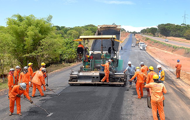 Mais do que qualquer debate envolvendo aspectos ideológicos, o encaminhamento da carência de infraestrutura passa pela emergência de um novo padrão de relacionamento entre os poderes público e privado