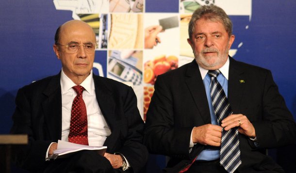 Campanha da presidente Dilma Rousseff colocou o ex-presidente Lula em ação para impedir que Henrique Meirelles, ex-presidente do Banco Central em seu governo, declare voto em Marina Silva; com promessas ao financiamento privado, a candidata do PSB se aproxima do setor bancário e já conta com o apoio de parte da família Setubal, do Itaú Unibanco