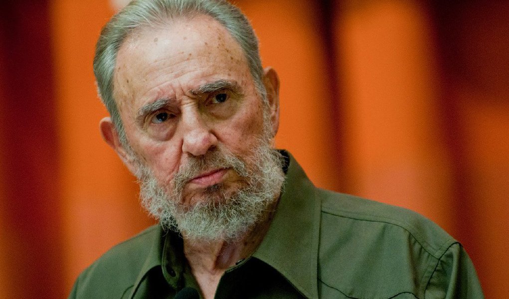 "Os EUA devem a Cuba o montante das indenizações referentes a danos, que equivalem a muitos milhões de dólares, como já denunciou nosso país com argumentos e dados irrecusáveis ao longo de suas intervenções nas Nações Unidas", escreveu em artigo o ex-presidente cubano, um dia antes da visita a Cuba pelo secretário de Estado norte-americano, John Kerry, para participar da cerimônia oficial de reabertura da embaixada americana em Havana