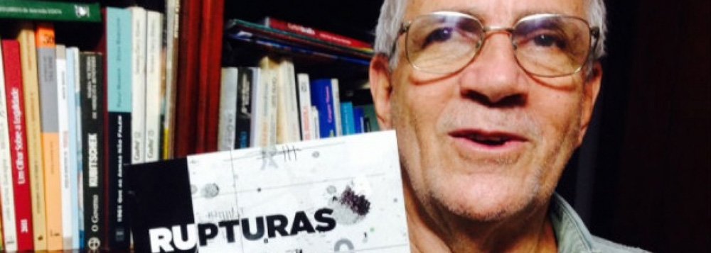 O golpe militar de 1964, que instituiu a ditadura no Brasil, afetou drasticamente a rotina no campus da Universidade de Brasília (UnB) - um dos principais palcos de resistência do movimento estudantil ao governo militar em Brasília - relembrou hoje (26), em depoimento à Comissão Anísio Teixeira de Memória e Verdade da UnB, o professor e jornalista Aylê Salassié Filgueiras Quintão; para ele, que confeccionou panfletos, jornais, participou ativamente da resistência e chegou a ser preso pelo regime, a UnB passou a ter uma "atmosfera sombria” há 50 anos; Salassié teve participação direta na Federação dos Estudantes da UnB e conviveu com Honestino Guimarães, um dos três estudantes da universidade mortos pela ditadura