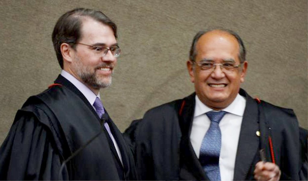 Para o presidente do Tribunal Superior Eleitoral (TSE), Dias Toffoli, o ministro Gilmar Mendes, do Supremo Tribunal Federal, "tem todo o tempo para pensar e refletir" e dar seu voto na Ação Direta de Inconstitucionalidade proposta pela OAB pela proibição as doações de empresas a campanhas políticas; "Sim, o regimento interno fala de 30 dias. Mas como nós temos muitos casos para julgar, isso acaba sendo apenas um objetivo. Não há uma obrigação de cumprir este prazo", disse Toffoli, da Suécia, para correspondente do Diário do Centro do Mundo