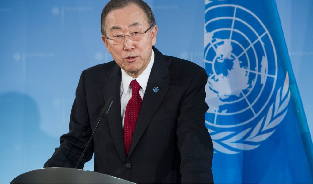 Não há solução militar para os afogamentos de migrantes no Mediterrâneo, afirmou o secretário-geral das Nações Unidas, Ban Ki Moon, enquanto líderes europeus buscam maneiras de lidar com o fluxo de pessoas que deixam o norte da África em frágeis barcos; o comentário de Ban ocorre uma semana após mais de 700 pessoas se afogarem no pior naufrágio em décadas de perigosa migração transoceânica; o desastre chocou a União Europeia, que se comprometeu a fornecer mais recursos para os resgates