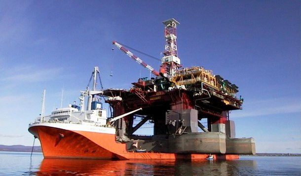 O Brasil registrou em agosto superávit comercial de 1,168 bilhão de dólares; é o sexto mês seguido de alta, o que levou o saldo acumulado a ficar superavitário pela primeira vez no ano, de acordo com dados divulgados nesta segunda-feira, 1º, pelo governo; bem acima do esperado por especialistas, resultado positivo foi influenciado pela venda de uma plataforma de extração de petróleo, no valor de 1,1 bilhão de dólares