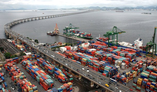 A greve de 48 horas convocada para hoje (16) e amanhã (17) pelo Sindicato dos Trabalhadores Portuários dos Portos do Estado do Rio de Janeiro foi suspensa depois de um acordo acertado com a Companhia Docas do Rio de Janeiro, em Brasília; a reunião teve a participação do Departamento de Coordenação e Governança das Empresas Estatais (Dest), do Ministério do Planejamento e da Secretaria Nacional dos Portos