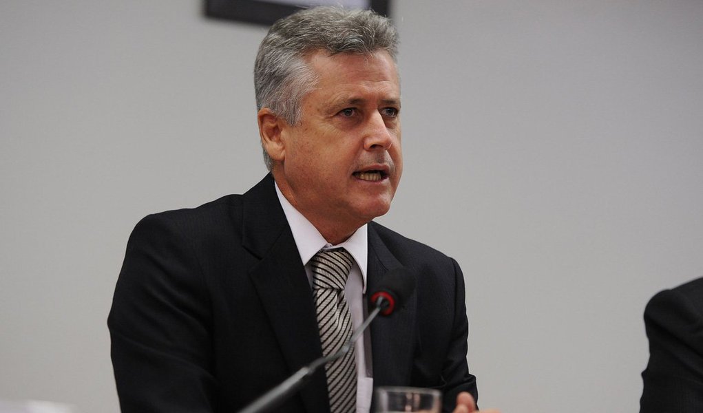 Governador Rodrigo Rollemberg assina, nesta segunda-feira (26), Termo de Cooperação Técnica, no Ministério da Saúde (MS), para promover a cooperação técnica entre a União e o Distrito Federal; o objetivo é a transferência de conhecimento, tecnologia e experiência voltados para a racionalização das despesas e melhor utilização dos recursos destinados à assistência à saúde da população de Brasília