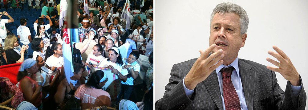 Organizações feministas e de mulheres elaboraram uma carta com reivindicações que deve ser entregue ainda nesta semana ao governador eleito do Distrito Federal, Rodrigo Rollemberg (PSB); entre as principais demandas, está a manutenção, com status de secretaria, da pasta de Mulheres criada no governo de Agnelo Queiroz (PT); a categoria teme pelo destino da secretaria diante dos planos de Rollemberg de enxugamento da máquina pública a partir da extinção ou reestruturação de órgãos e cargos comissionados