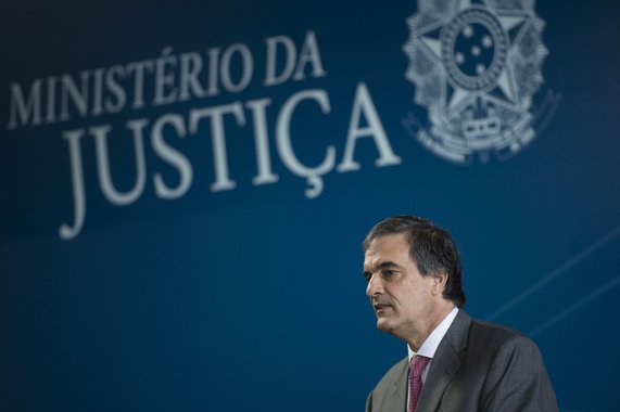 "Ao Executivo cabe apenas dizer... que não fez, não faria e não poderia fazer qualquer interferência em relação a essas delações ou em relação às decisões acerca delas que foram tomadas" pelo procurador-geral da República e pelo ministro do STF, disse o ministro da Justiça, José Eduardo Cardozo, ressalvando que as pessoas que serão investigadas não devem ser prejulgadas.