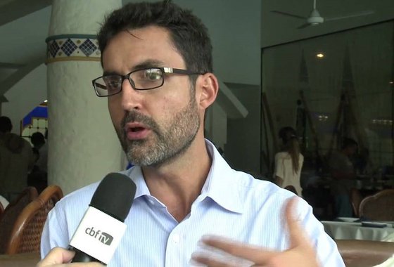 Responsável pela operação que retirou o ex-senador boliviano Roger Pinto Molina da embaixada brasileira na Bolívia, em 2013, o diplomata Eduardo Saboia será punido com 20 dias de suspensão; o episódio resultou na demissão do então chanceler Antonio Patriota; ainda não há data definida para o início da suspensão e durante o período, Saboia ficará sem receber sua remuneração como diplomata; atualmente ele trabalha no Departamento de Assuntos Financeiros do Itamaraty