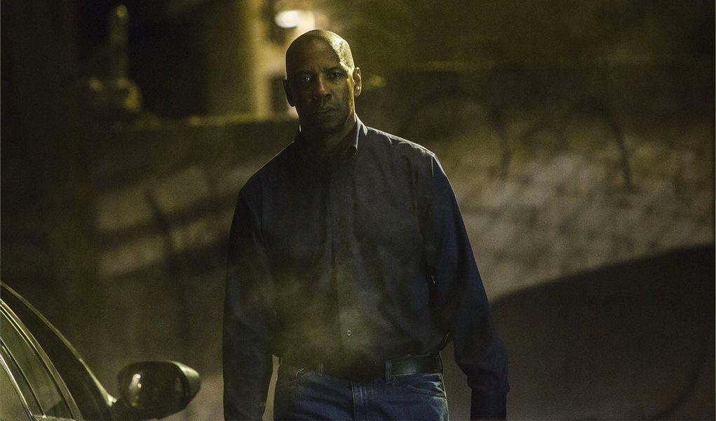 "O Protetor", um thriller estrelando Denzel Washington como um homem que ajuda a resgatar uma adolescente sob o controle de gangsters russos, estreiou no primeiro lugar das bilheterias dos Estados Unidos e do Canadá neste fim de semana, com 35 milhões de dólares em vendas de ingressos